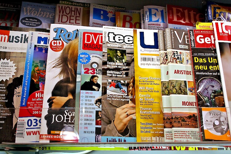 News stand & grocery store 1 minute